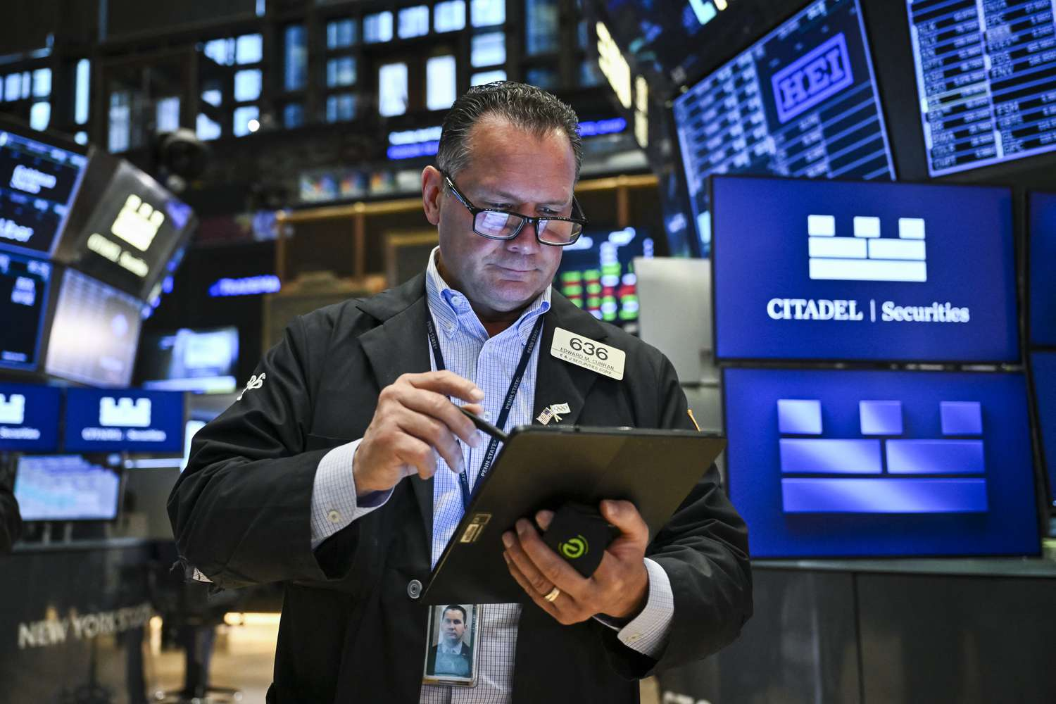 Market Movers and the Signals Emerging Across Wall Street